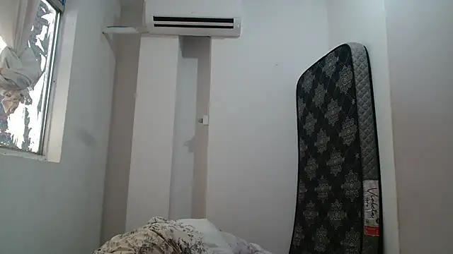 SecretBrunette online show from 11.18.25