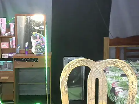 miss ele online show from 10.15.25