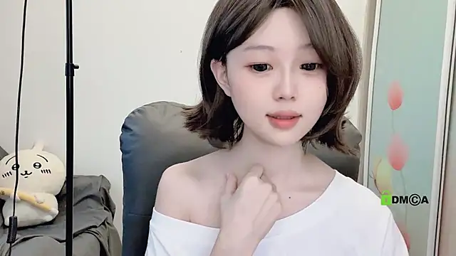 Snapshot of gummy-candy chatting on 10.05.25 gummy-candy online show from 10.05.25