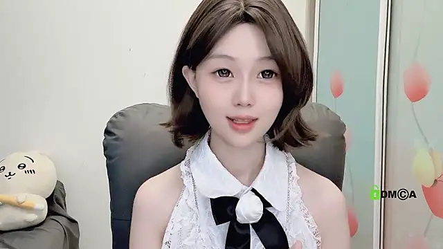 Snapshot of gummy-candy chatting on 10.10.25 gummy-candy online show from 10.10.25