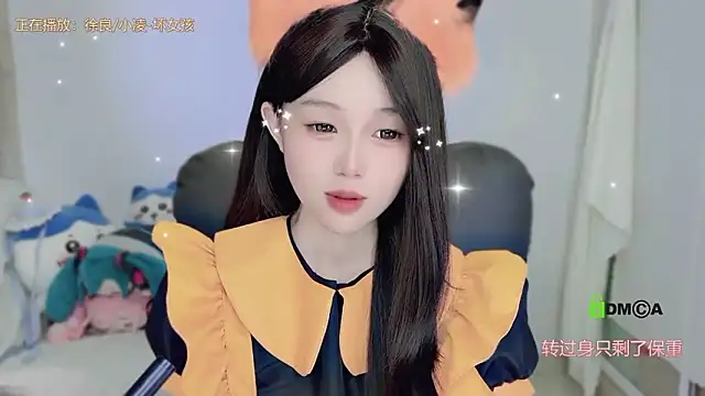 Snapshot of gummy-candy chatting on 10.31.25 gummy-candy online show from 10.31.25