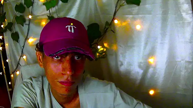 Snapshot of Crxxxsh chatting on 09.21.25 Crxxxsh online show from 09.21.25