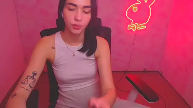 Snapshot of Bella_Night4 chatting on 10.04.25 Bella Night4 online show from 10.04.25