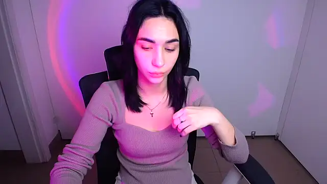 Snapshot of Bella_Night4 chatting on 10.11.25 Bella Night4 online show from 10.11.25