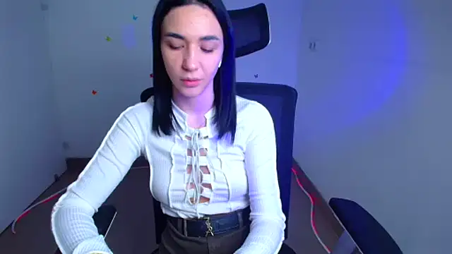 Snapshot of Bella_Night4 chatting on 10.20.25 Bella Night4 online show from 10.20.25