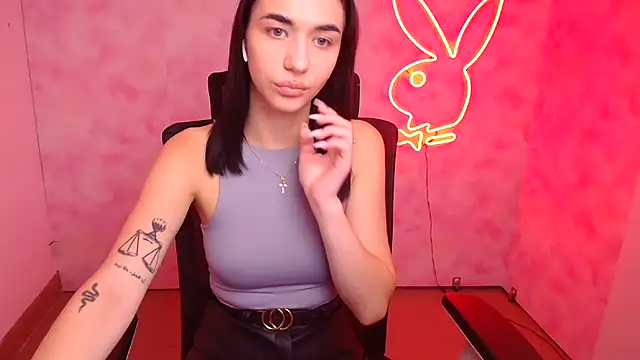 Snapshot of Bella_Night4 chatting on 10.23.25 Bella Night4 online show from 10.23.25