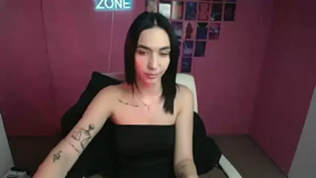 Snapshot of Bella_Night4 chatting on 10.24.25 Bella Night4 online show from 10.24.25