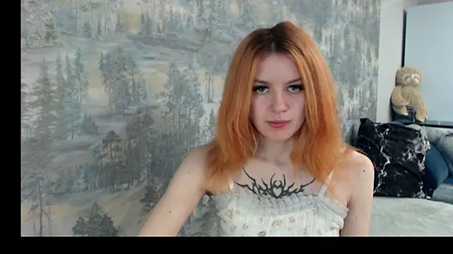 Snapshot of __Elina__ chatting on 10.07.25 Elina online show from 10.07.25