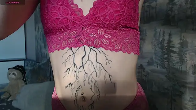 Snapshot of __Elina__ chatting on 10.18.25 Elina online show from 10.18.25