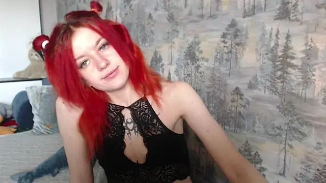Snapshot of __Elina__ chatting on 10.19.25 Elina online show from 10.19.25