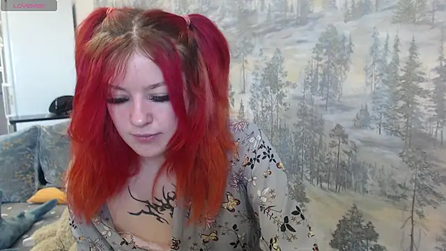 Snapshot of __Elina__ chatting on 10.25.25 Elina online show from 10.25.25