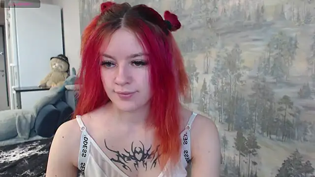 Snapshot of __Elina__ chatting on 10.29.25 Elina online show from 10.29.25