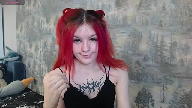 Snapshot of __Elina__ chatting on 10.30.25 Elina online show from 10.30.25