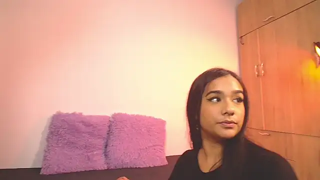 Snapshot of mae_nathan_ chatting on 10.10.25 mae nathan  online show from 10.10.25