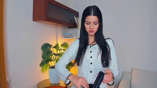 JoCauterucci online show from 09.27.25