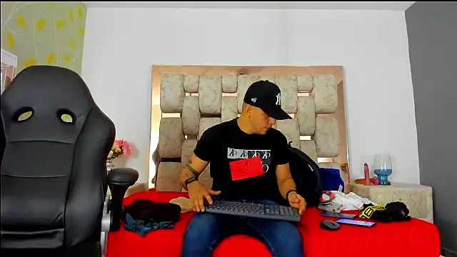 AngelAndChris online show from 09.17.25