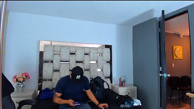 AngelAndChris online show from 09.18.25