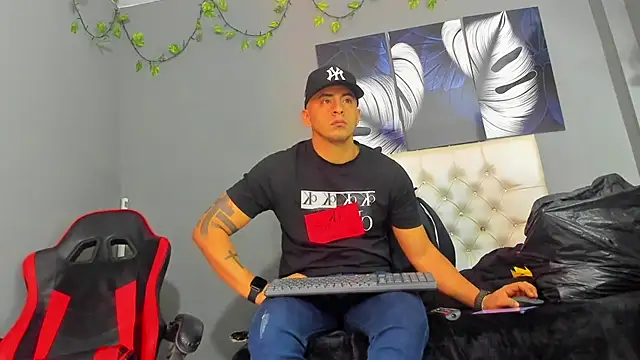 AngelAndChris online show from 09.29.25