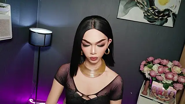 Snapshot of BelindaAbundance chatting on 11.22.25 BelindaAbundance online show from 11.22.25