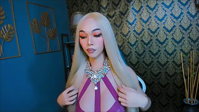 Snapshot of BelindaAbundance chatting on 11.26.25 BelindaAbundance online show from 11.26.25