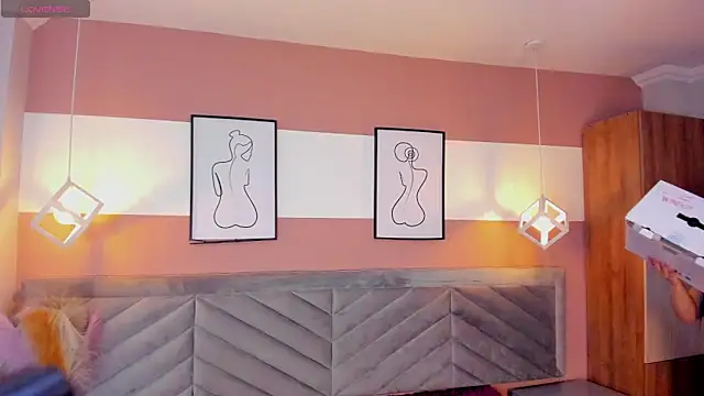 Mia Valentine  online show from 02.25.26