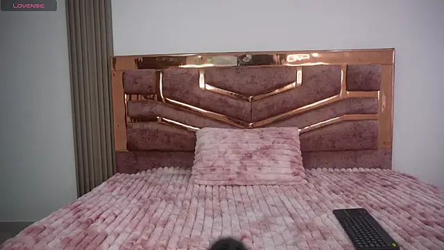 Snapshot of natasha_vesper chatting on 09.30.25 natasha vesper online show from 09.30.25