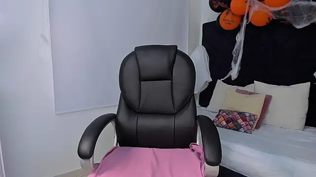 Snapshot of kate_lua chatting on 10.20.25 kate lua online show from 10.20.25