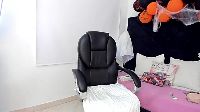 Snapshot of kate_lua chatting on 10.23.25 kate lua online show from 10.23.25