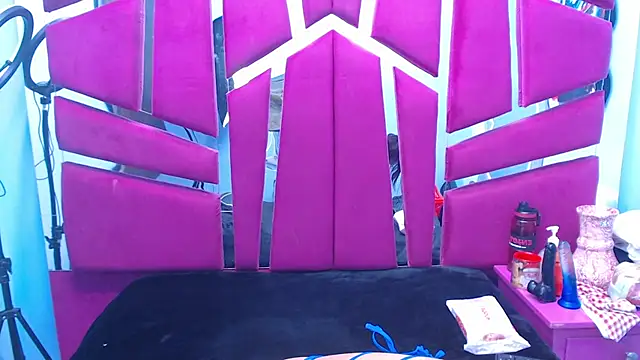 Carolina Suarez  online show from 12.05.25