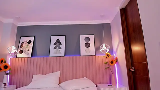 Nina Ford online show from 10.28.25