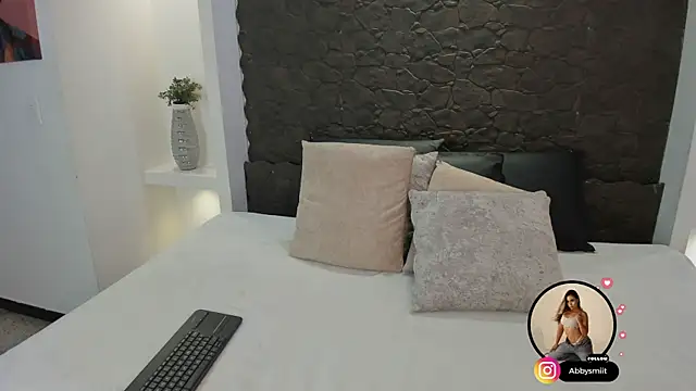 aby smiith  online show from 02.07.26