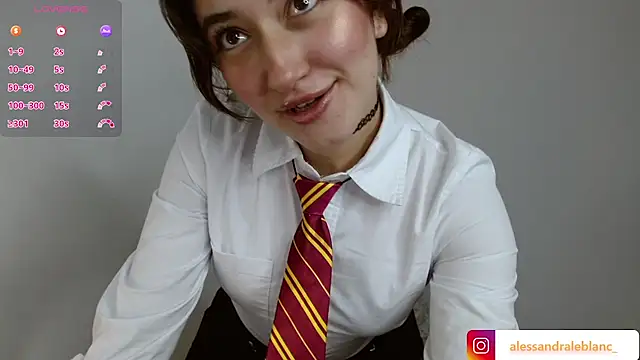 Snapshot of AlessandraLB chatting on 09.10.25 AlessandraLB online show from 09.10.25