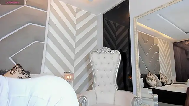 Snapshot of MissMahala_ chatting on 09.20.25 MissMahala  online show from 09.20.25