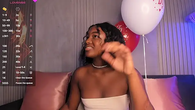 Snapshot of MissMahala_ chatting on 10.18.25 MissMahala  online show from 10.18.25