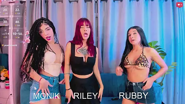 Snapshot of Evil_Giirls chatting on 10.05.25 Evil Giirls online show from 10.05.25