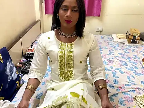 LuvLayla online show from 11.26.25