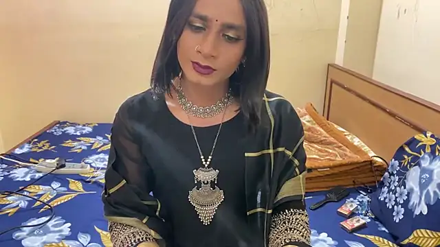 LuvLayla online show from 01.11.26