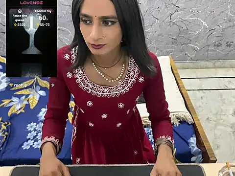 Snapshot of LuvLayla chatting on 07.26.26 LuvLayla online show from 07.26.26