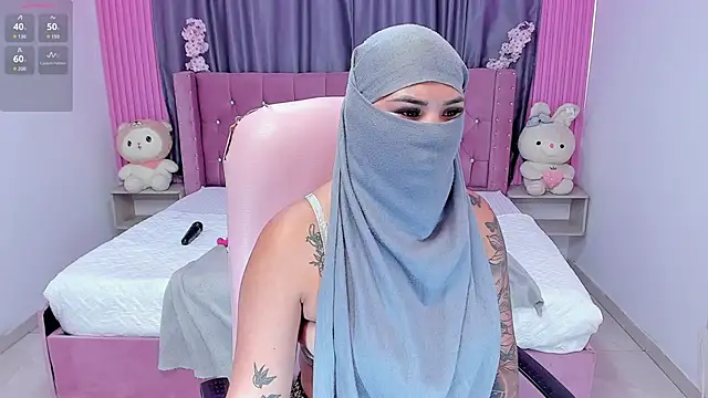 Snapshot of Nayla-Mouna chatting on 09.23.25 Nayla-Mouna online show from 09.23.25