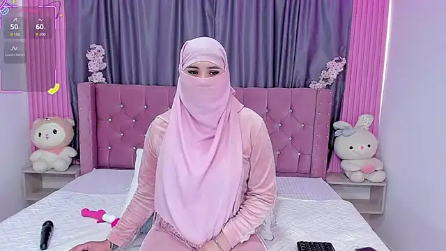 Snapshot of Nayla-Mouna chatting on 10.10.25 Nayla-Mouna online show from 10.10.25