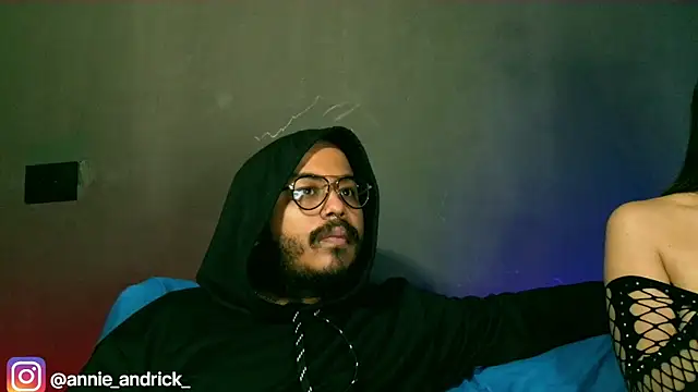  leda swan  online show from 10.13.25