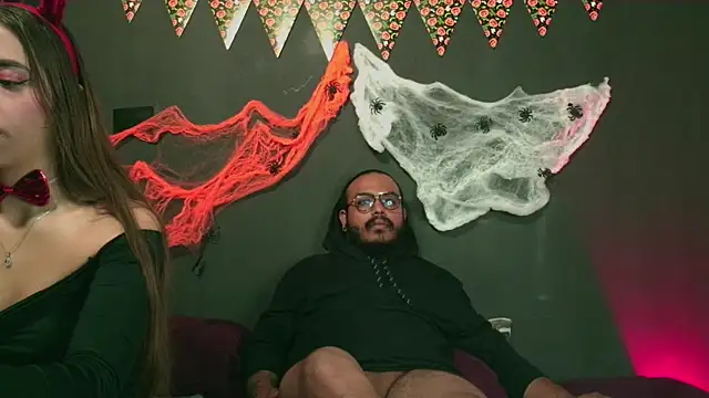  leda swan  online show from 10.18.25