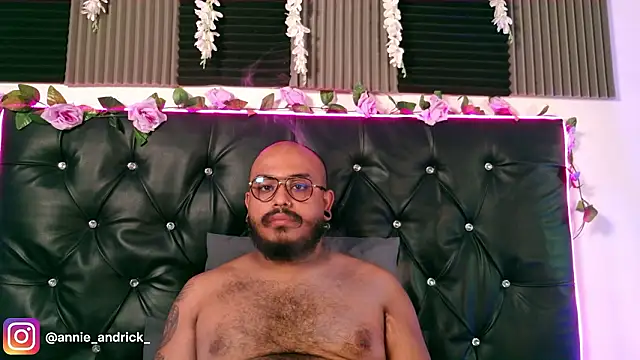  leda swan  online show from 03.08.26