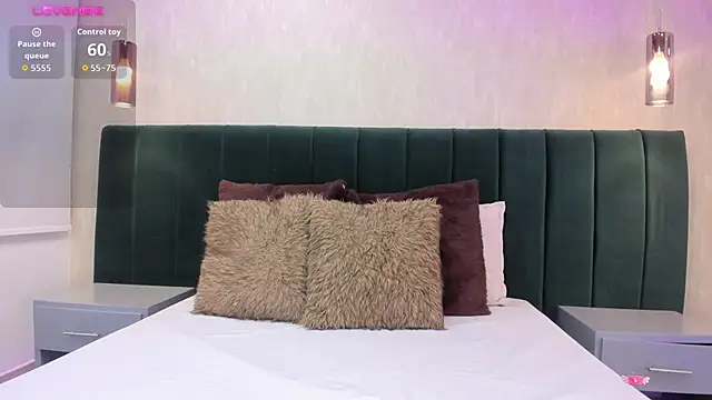 Snapshot of annie_clarkson chatting on 10.23.25 annie clarkson online show from 10.23.25