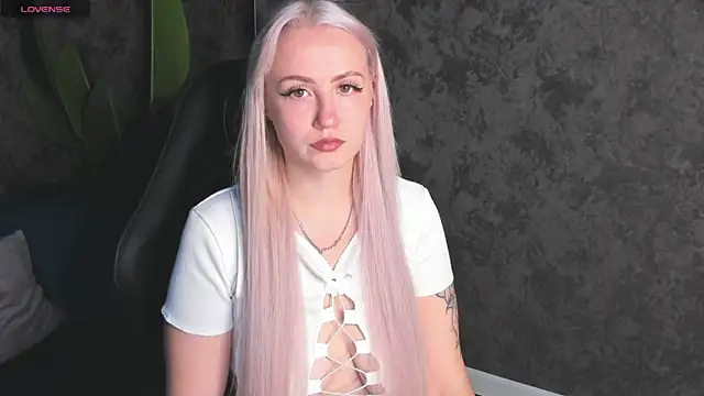 Joyce Howard online show from 09.26.25