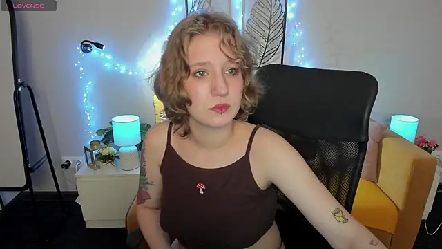 Hailey Foxy online show from 09.19.25