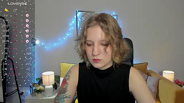 Hailey Foxy online show from 09.28.25