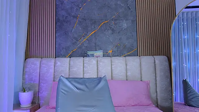 mia scot online show from 04.08.26