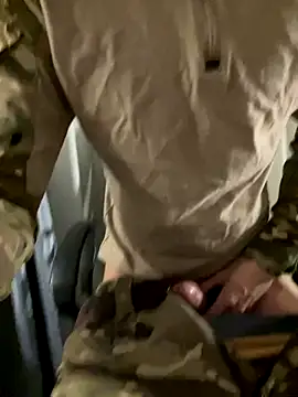 Snapshot of Daddygarry chatting on 10.02.25 Daddygarry online show from 10.02.25