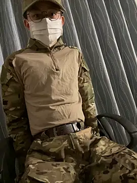 Snapshot of Daddygarry chatting on 10.04.25 Daddygarry online show from 10.04.25